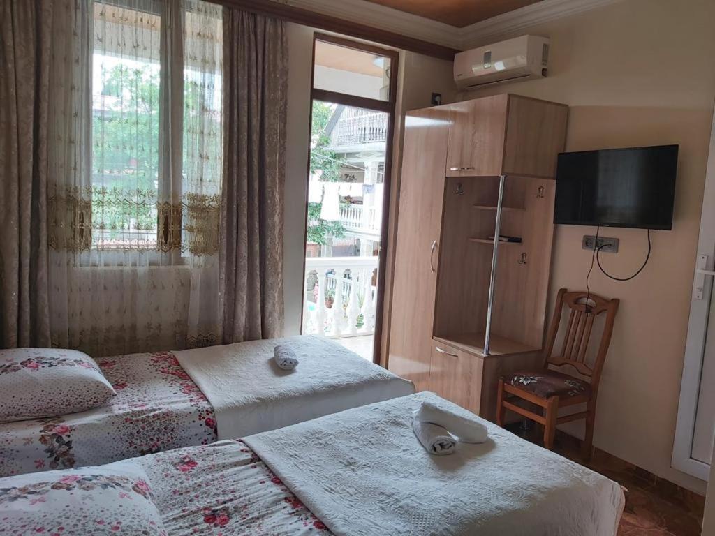 Linda Guest House Batumi Ngoại thất bức ảnh