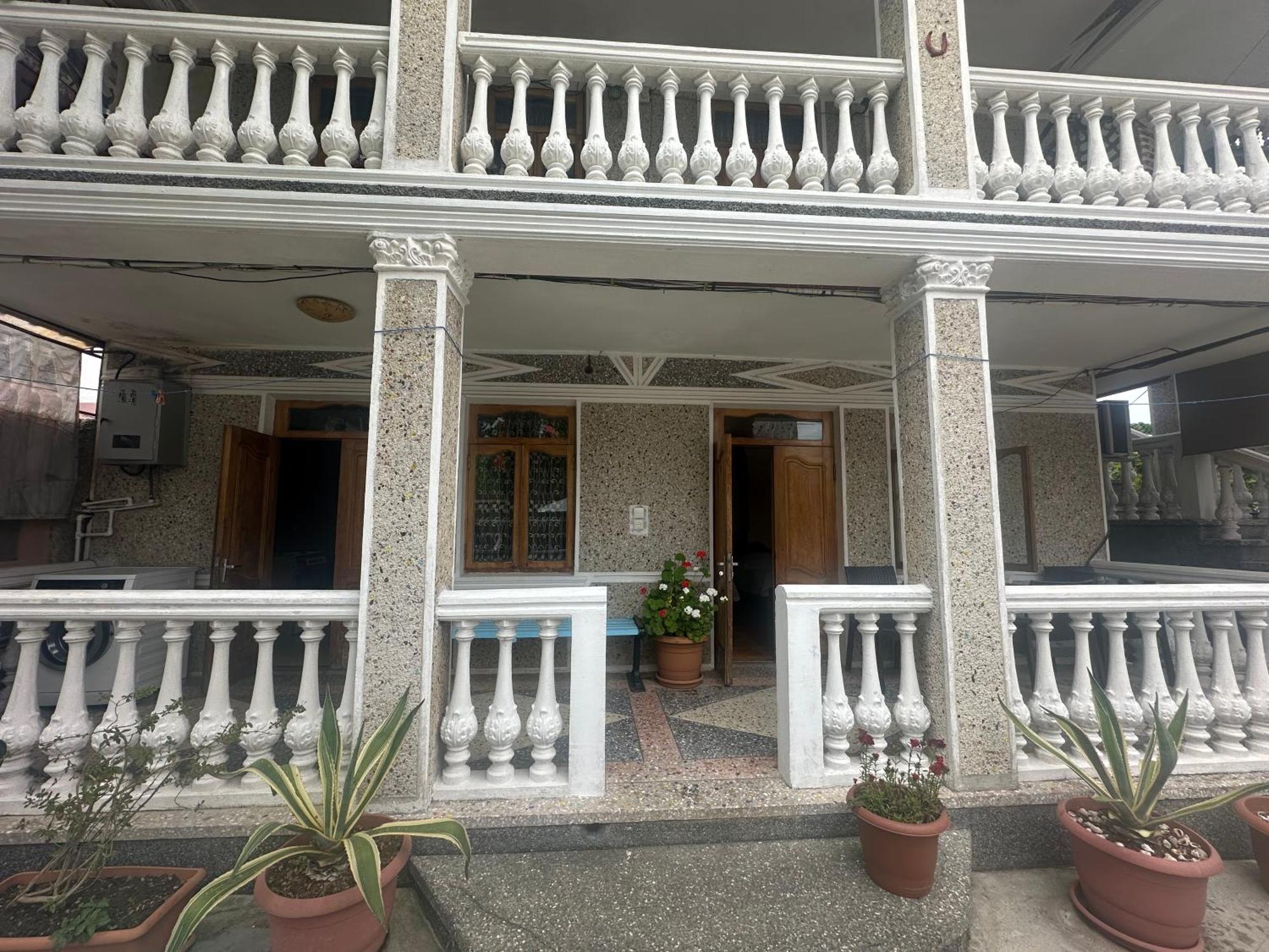 Linda Guest House Batumi Ngoại thất bức ảnh