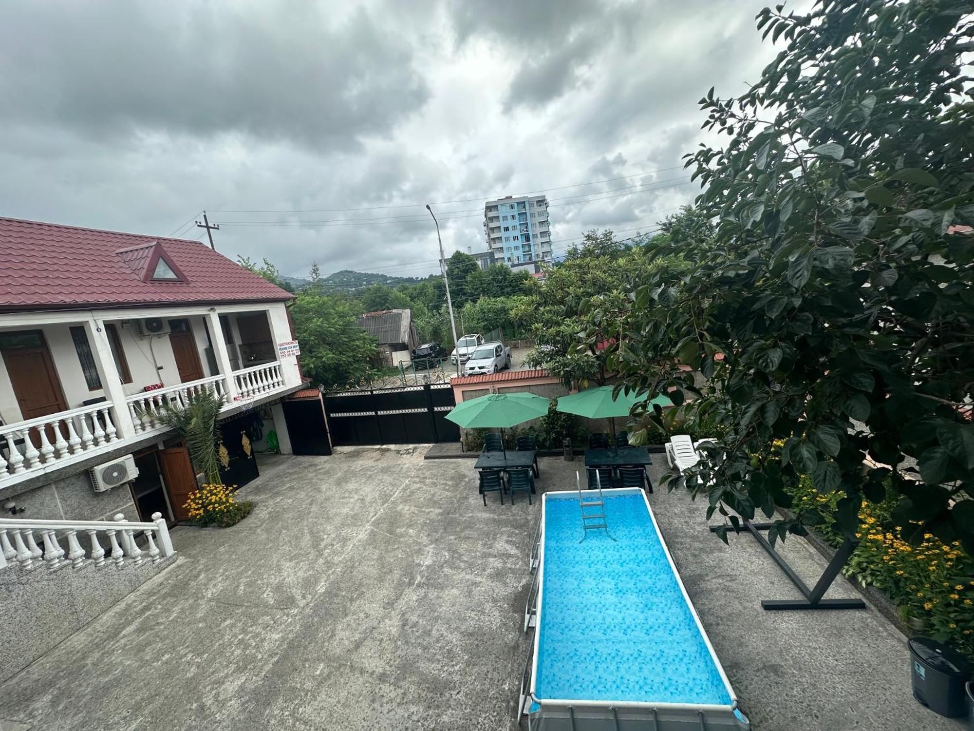 Linda Guest House Batumi Ngoại thất bức ảnh