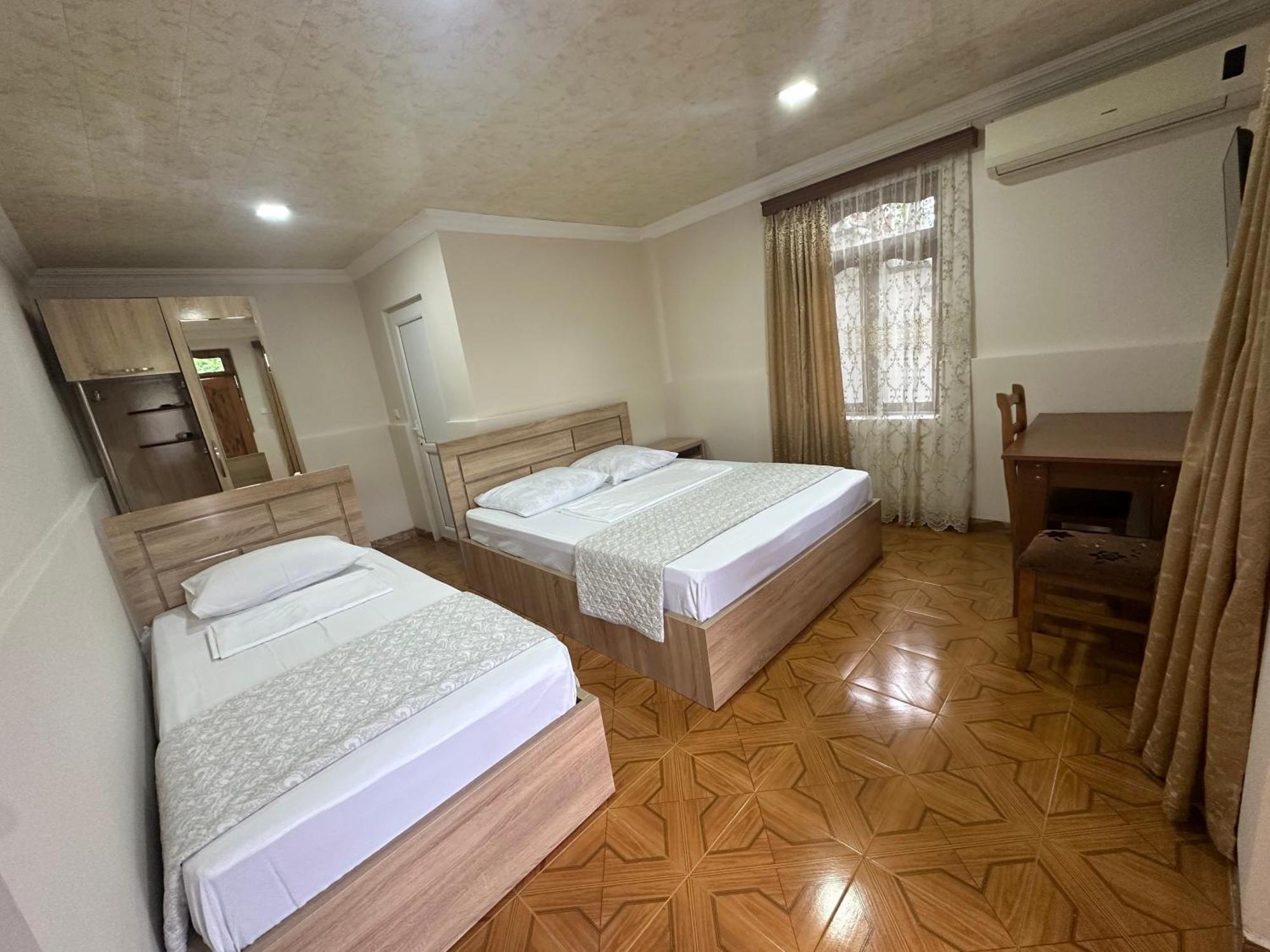 Linda Guest House Batumi Ngoại thất bức ảnh