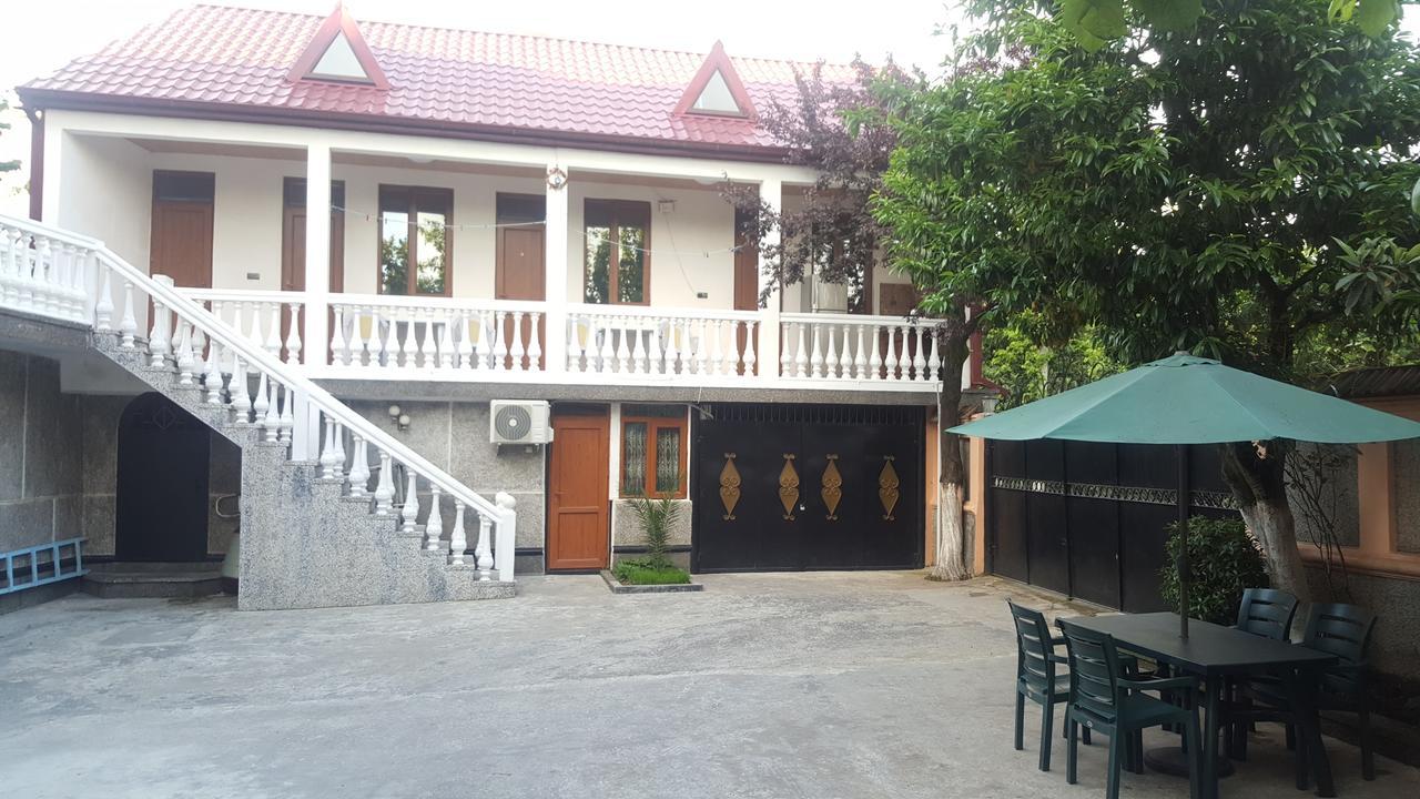 Linda Guest House Batumi Ngoại thất bức ảnh